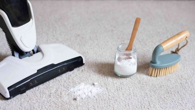 Does baking soda stain carpet